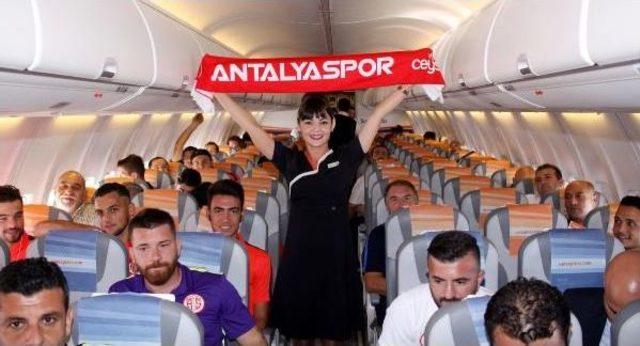 Antalyaspor Fanatiği Hostes