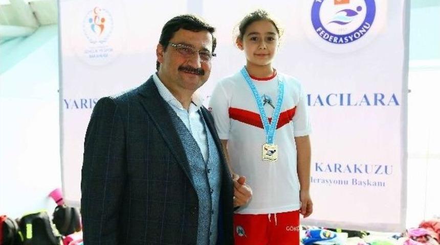 Y&uuml;zme Atlama Şampiyonası Nefesleri Kesti