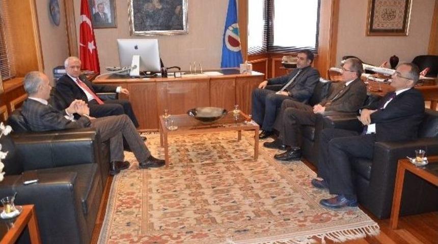 Sağlık Y&ouml;neticilerinden Rekt&ouml;r G&uuml;ndoğan&rsquo;a Ziyaret