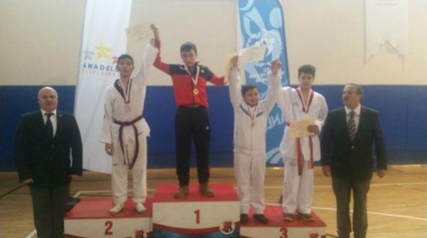 Soma Sotesli İki Taekwondocu Yarı Finalde