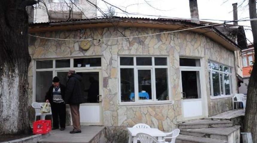 Para Bulamayınca Çaydanlık Ve Bal Çaldı