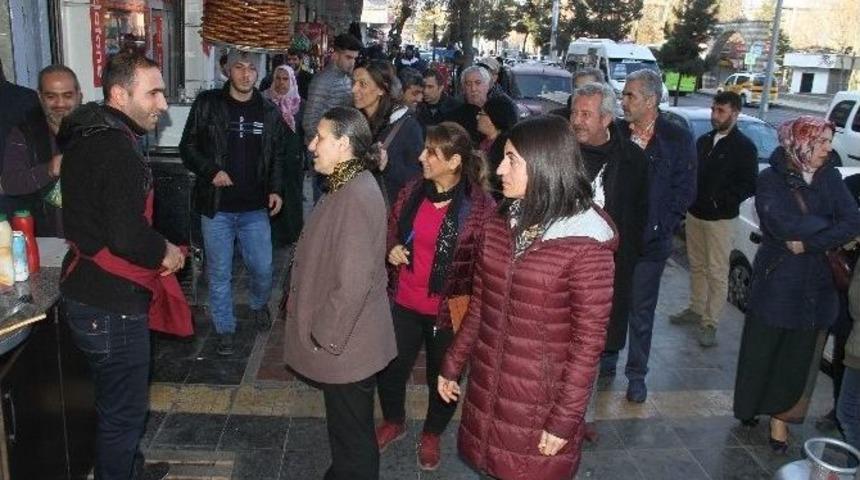 Bağlar Belediyesi Y&ouml;neticileri Esnafı Ziyaret Etti