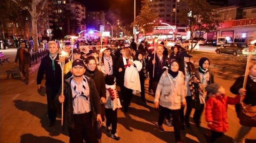 İzcilerden Şehide Saygı, Ter&ouml;re Lanet