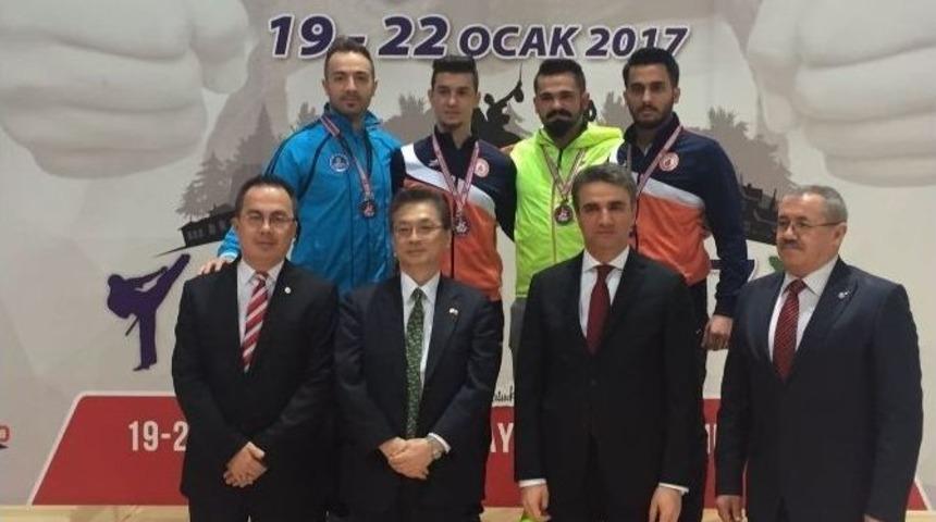 B&uuml;y&uuml;kşehirli Karateciler, Bolu&rsquo;dan 5 Dereceyle D&ouml;nd&uuml;