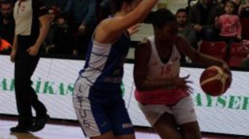 Lara Sanders 13 Ribaund Ve 3 Blok İle Ma&ccedil;a Damgasını Vurdu