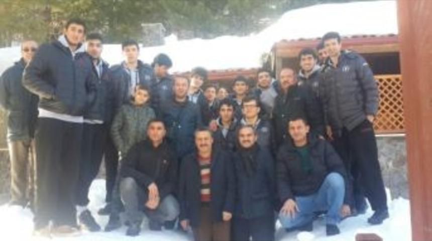 Başkan Tutal, Voleybolcuları Kutladı