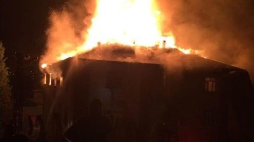 Yurt Yangınında Dernek Y&ouml;neticilerine Tahliye