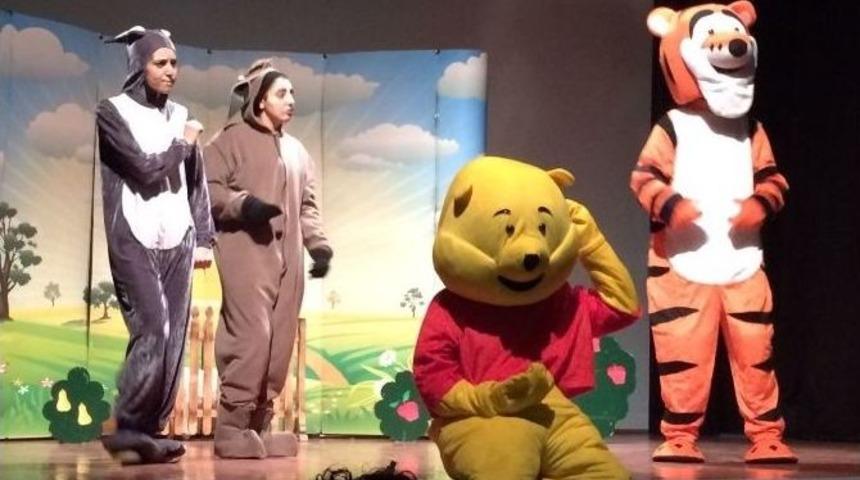 Saruhanlılı &Ouml;ğrencilere Başkan Erg&uuml;n&rsquo;den Karne Hediyesi