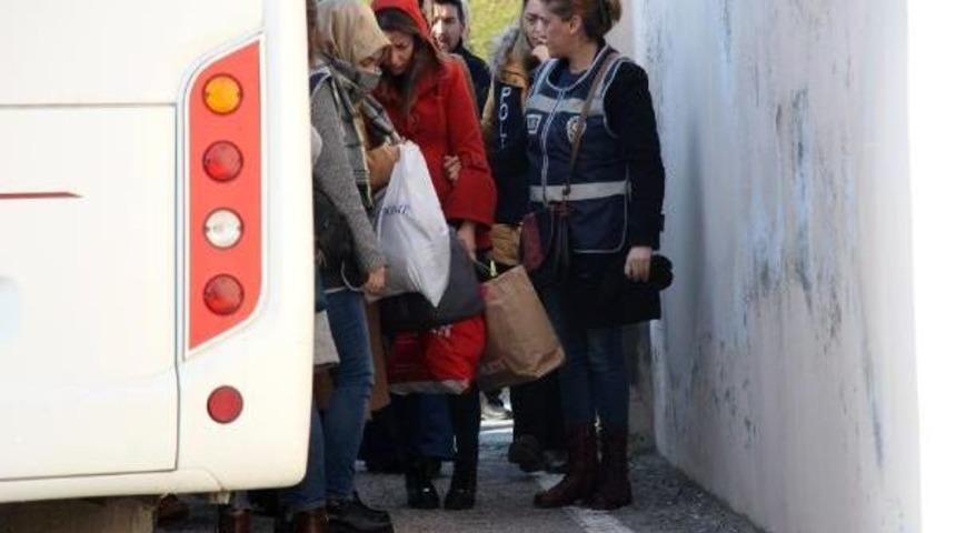 Sakarya'da Fet&ouml; Soruşturmasında Avukatlar Adliyeye Sevk Edildi