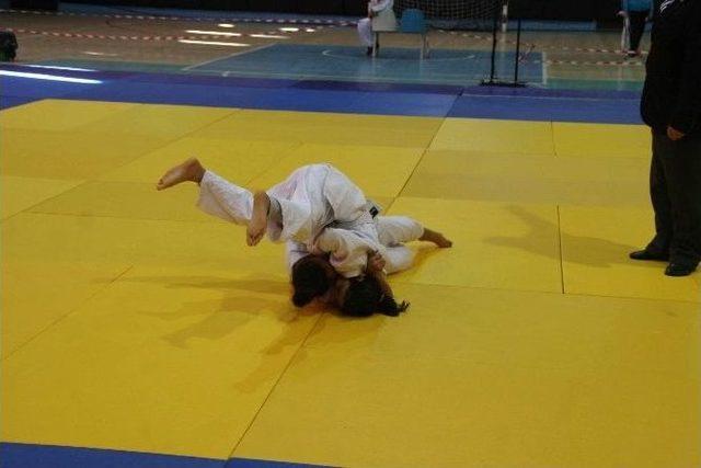 Anadolu Yıldızlar Ligi Judo Grup Müsabakaları Adana’da Yapıldı