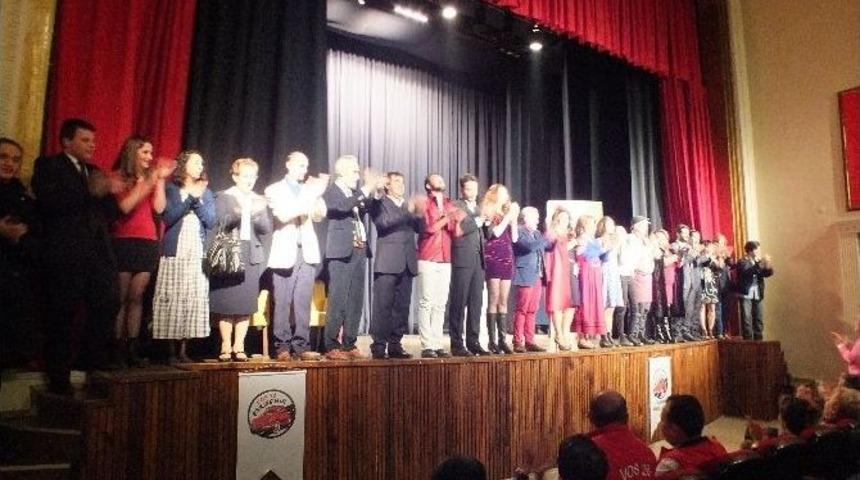 Tiyatro Akademi Oyuncularından 2 G&uuml;nde 2 Ayrı Oyun