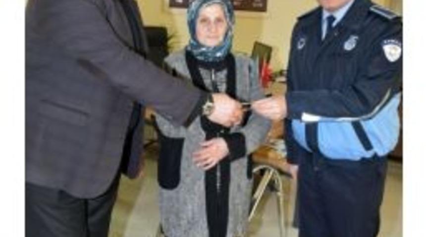 Kaybolan Ziynet Eşyasının Sahibini &rsquo;anons&rsquo; İle Buldular