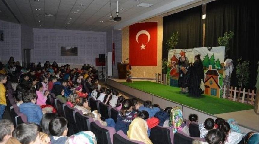 Kartepeli Miniklerin Tiyatro Sevinci