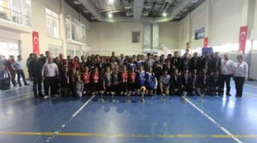 Gen&ccedil;lerde Voleybolun Şampiyonları Belli Oldu