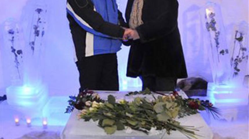 Aşkı İ&ccedil;in Buzdan Kilise Yaptı