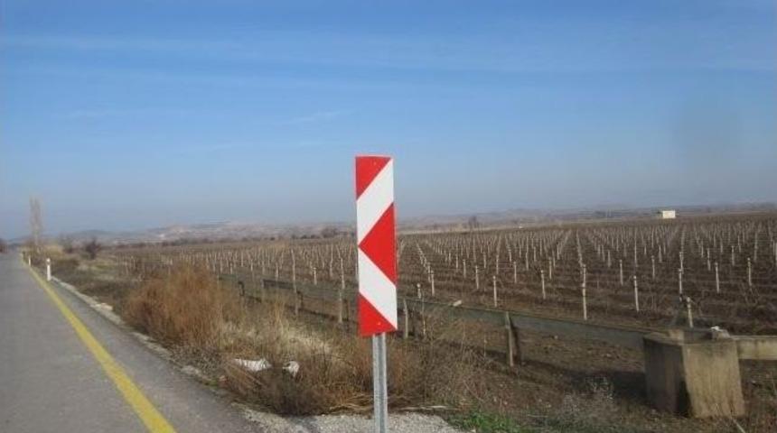 Reg&uuml;lat&ouml;r Yoluna Trafik Levhaları Yerleştirildi