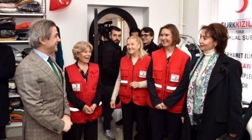 T&uuml;rk Kızılayı Sevgi Mağazası Beyoğlu&rsquo;nda A&ccedil;ıldı