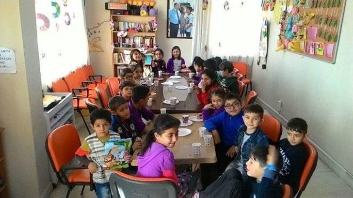 Başkan Amcadan Öğrencilere Karne Hediyesi G1