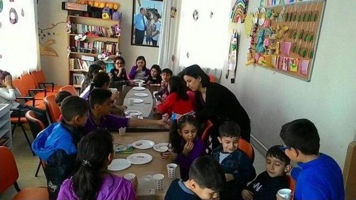 Başkan Amcadan Öğrencilere Karne Hediyesi G2