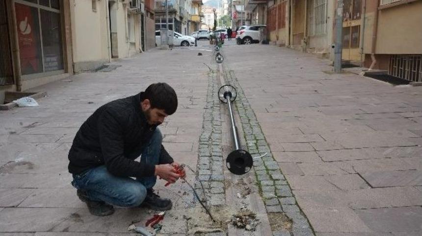 Şehzadeler Belediyesi Bedesten&rsquo;in &Ccedil;evresini Aydınlatıyor