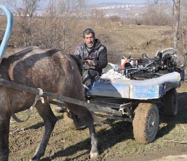 Tamirciye Kızdı, Özel Yapım Motosikletini Yakıp Dereye Attı