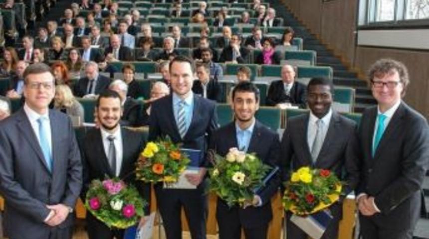 Sa&uuml; Mezununa &Uuml;st&uuml;n Başarı &Ouml;d&uuml;l&uuml; Verildi