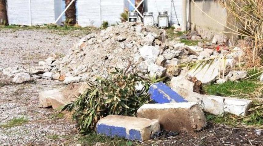 "&ouml;zel M&uuml;lk&uuml;m" Dedi Anıtı Yıktı