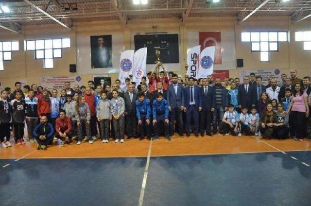 'işitme Engelliler Türkiye Badminton Şampiyonası' Sona Erdi