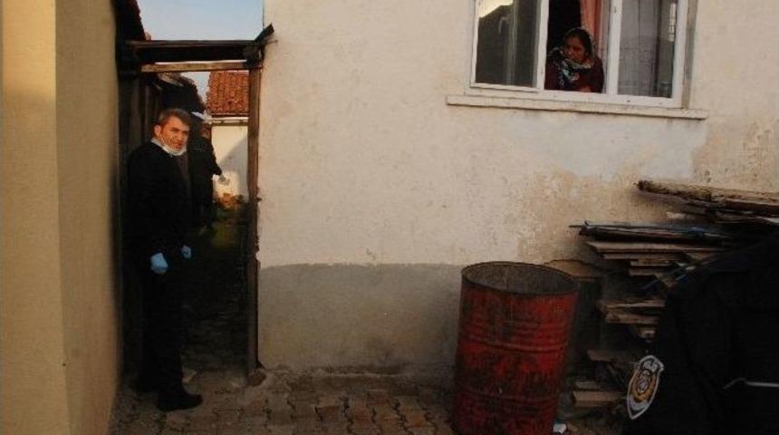 Emekli Postacı Evinde &Ouml;l&uuml; Bulundu