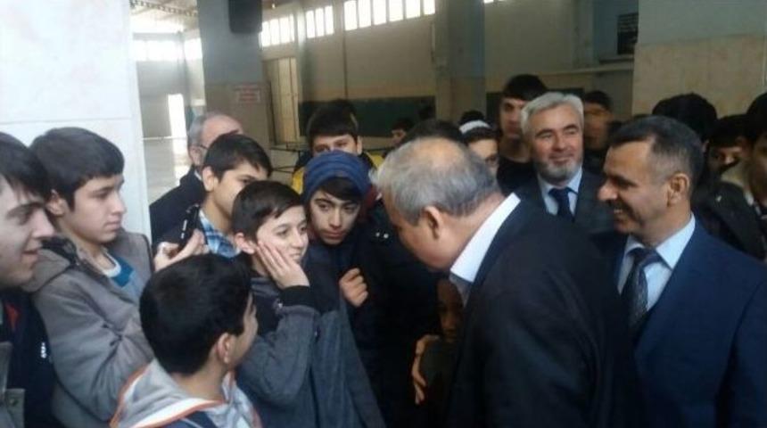 Vali G&uuml;ven&ccedil;er Ziyaretlerini S&uuml;rd&uuml;rd&uuml;