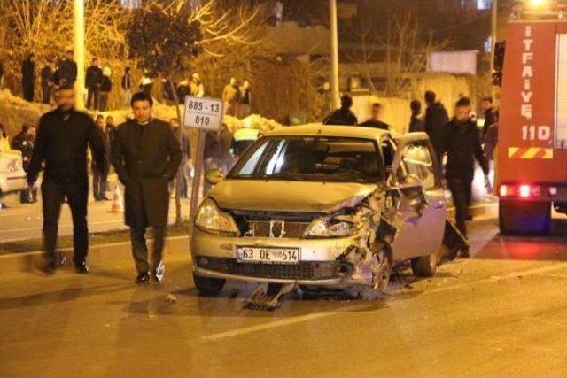 Zincirleme Kazada Kaldırımda Yürüyen Polis Öldü, 2 Yaralı