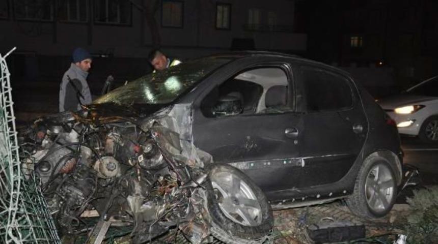 Hurdaya D&ouml;nen Otomobilden Sağ &Ccedil;ıktılar