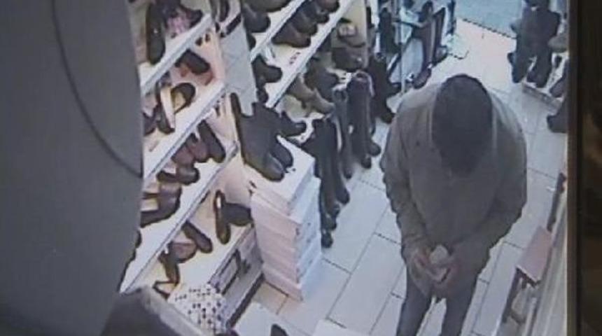 &Ouml;nce &Ccedil;alışana Yardım Etti Sonra Kasayı Soydu (&Ouml;zel)