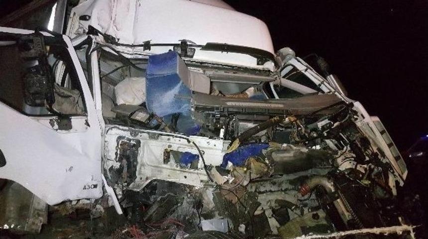 Par&ccedil;alanan Tırdan Sağ &Ccedil;ıktı