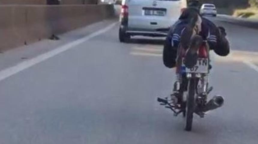 Trafikte &Ccedil;ılgın Akrobasi