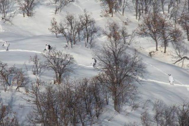 Tunceli'deki Operasyonda Pkk'ya Ait 19 Sığınak Bulundu