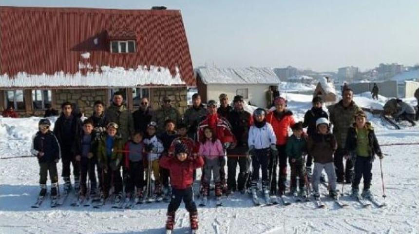 Mehmet&ccedil;ik'ten Y&uuml;ksekovalı &Ccedil;ocuklara Kayak Eğitimi