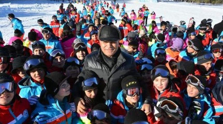 Erzurum&rsquo;A &lsquo;Kayak&ccedil;ı Ordusu&rsquo; Kurdu
