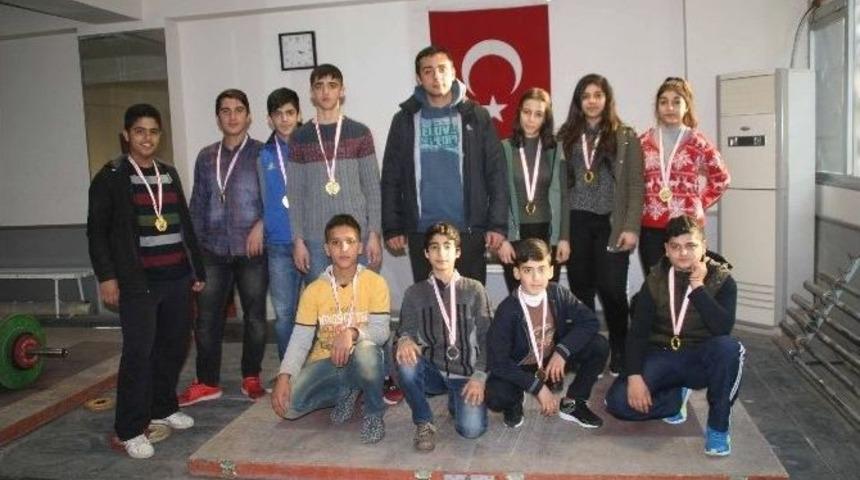 Adana&rsquo;da Okullararası Yıldız, Gen&ccedil; Kız Ve Erkek Halter İl Birinciliği