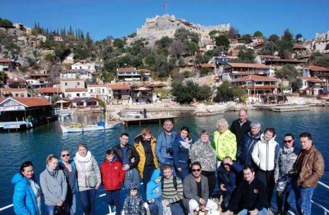 Demre'de Turistler Tekne Turuna Çıktı, Denize Girdi