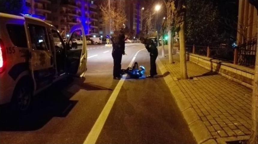 Alkol&uuml; Fazla Ka&ccedil;ırınca Asfaltın Ortasında Uykuya Yattı