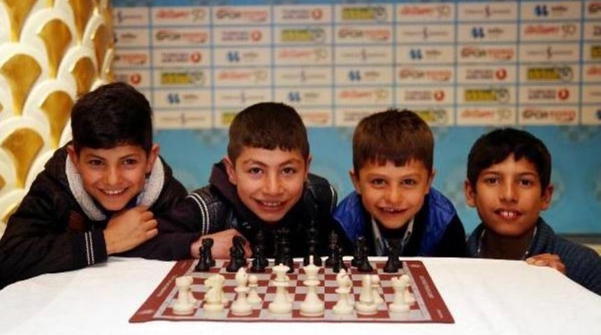 49 Hanelik K&ouml;yde Satran&ccedil; Şampiyonları Yetiştiriyor