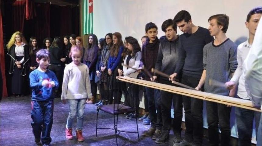 İneg&ouml;l&rsquo;de Abhaz K&uuml;lt&uuml;r&uuml; Tanıtıldı