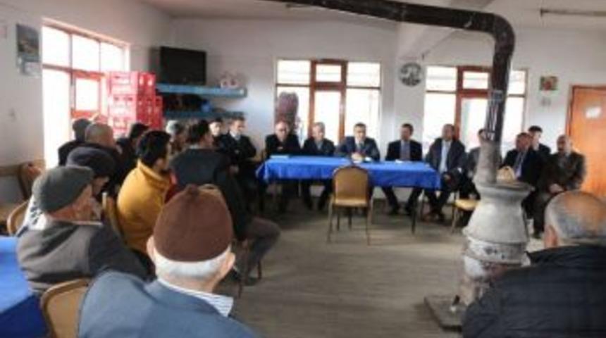 Kaymakam Karaaslan, Vatandaşların Sorunlarını Dinliyor