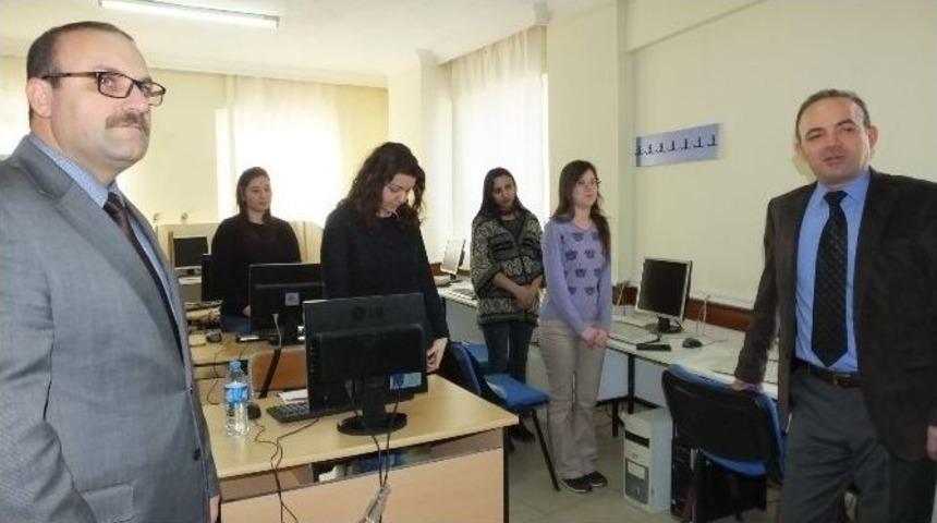 Burhaniye&rsquo; De Kaymakam &Ouml;ner Halk Eğitimi Merkezini Ziyaret Etti