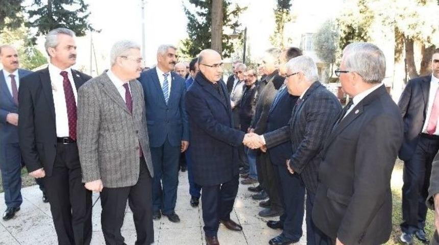 Vali Demirtaş, Yeşiloba Şehitliği&rsquo;nde Muhtarlarla Bir Araya Geldi