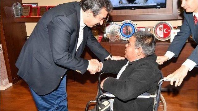 Çetin’den Engellilere Akülü Elektrikli Sandalye