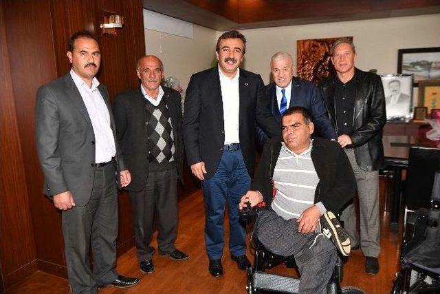 &Ccedil;etin&rsquo;den Engellilere Ak&uuml;l&uuml; Elektrikli Sandalye 1