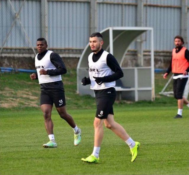 Manisaspor'da Sercan Ve Konde Ayrıldı