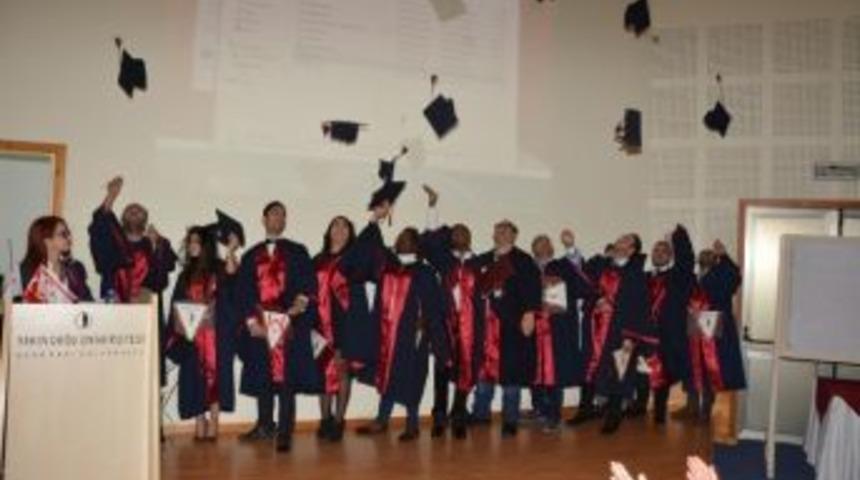 Yakın Doğu &Uuml;niversitesi Sağlık Bilimleri Fak&uuml;ltesi G&uuml;z D&ouml;nemi Mezunları Diplomalarını T&ouml;renle Aldı